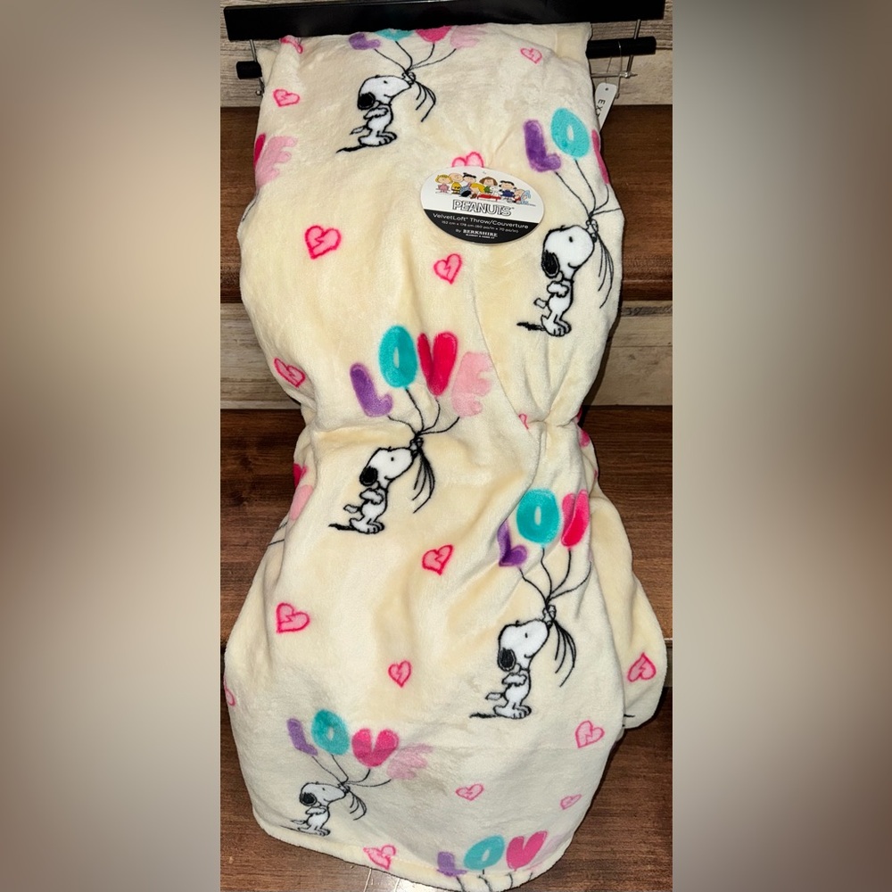 Cute 🥰 Peanuts Snoopy Valentine plush throw blanket by Berkshire 60” x 70”